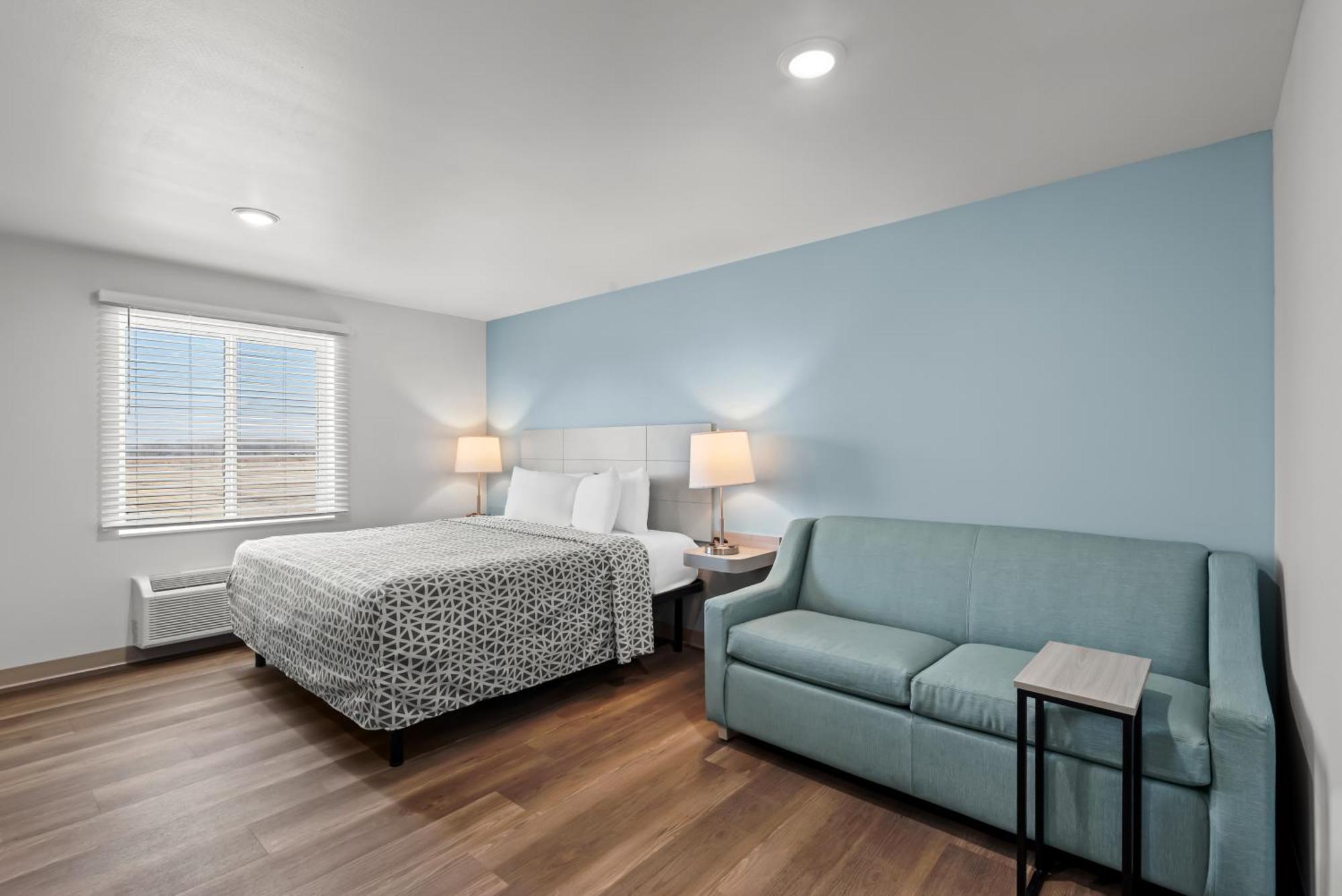 Woodspring Suites Coralville Iowa City Exterior photo
