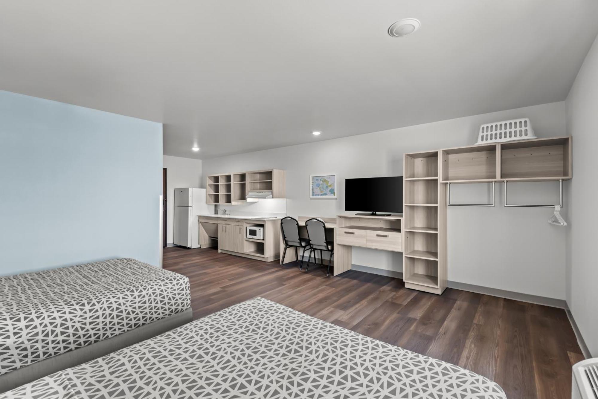 Woodspring Suites Coralville Iowa City Exterior photo