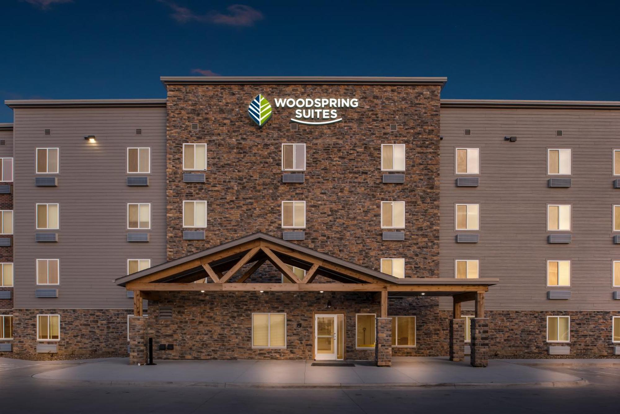 Woodspring Suites Coralville Iowa City Exterior photo